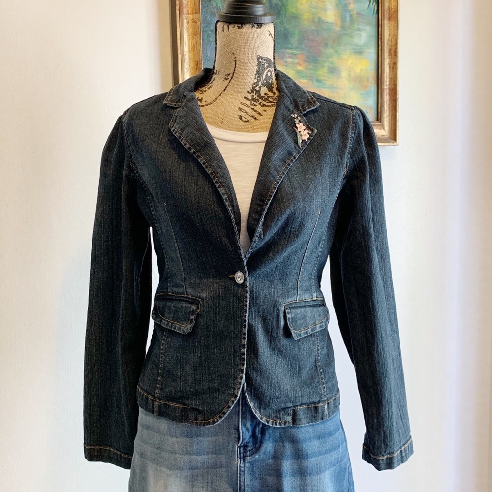 EUC Xhilaration Fitted Denim Blazer Jacket XL • Crystal Button • Lapel Pin